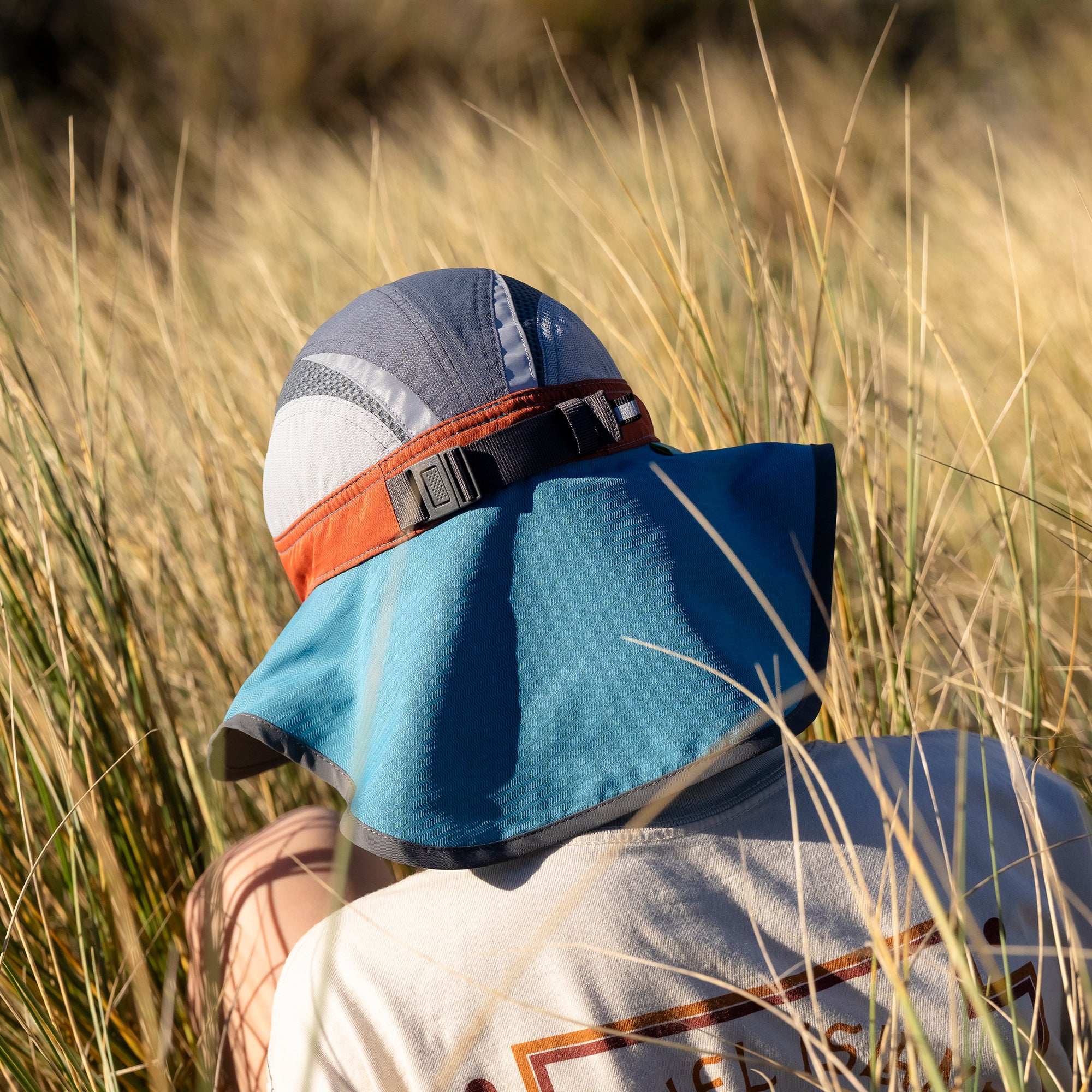 A kid wearing a kids' ultra adventure hat in the trail blazer color